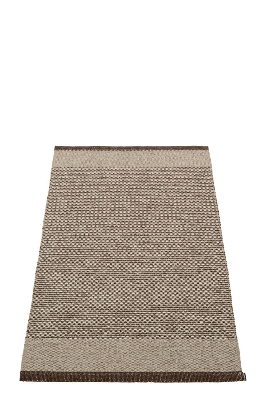 Pappelina-Dark-brown--dark-linen-metallic-teppich