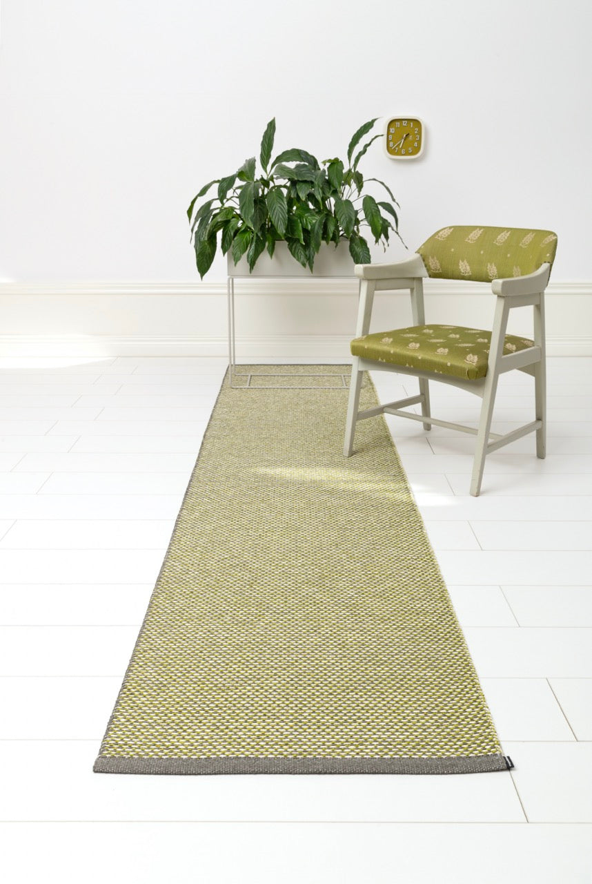 Pappelina-Teppich-Effi-Apple Charcoal Vanilla