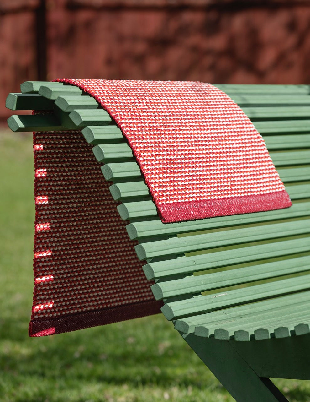 Pappelina-Effi-Teppich-Dark Red Coral Red Vanilla