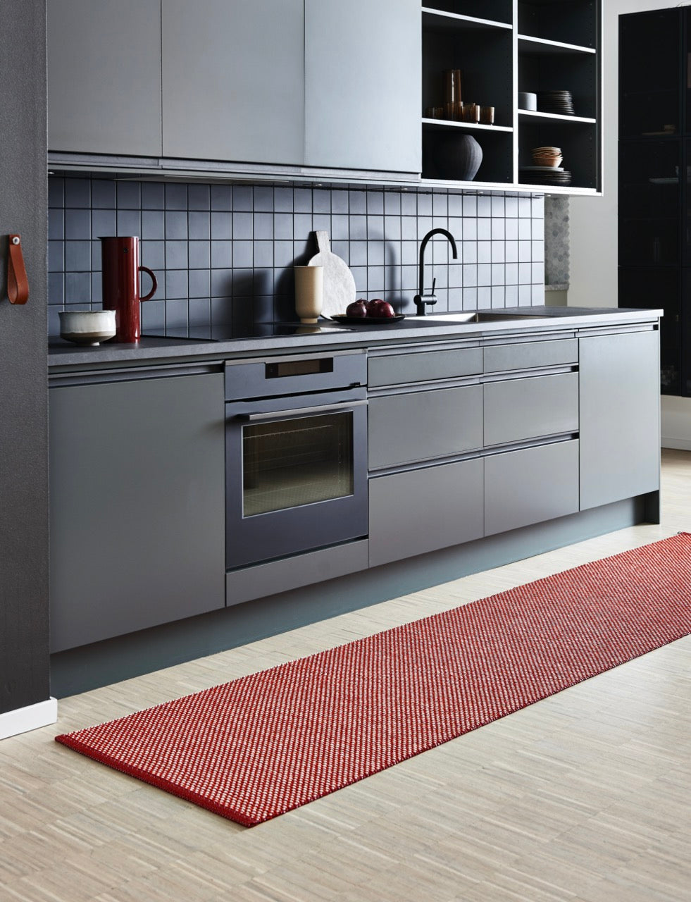 Pappelina-Effi-Teppich-Dark Red Coral Red Vanilla