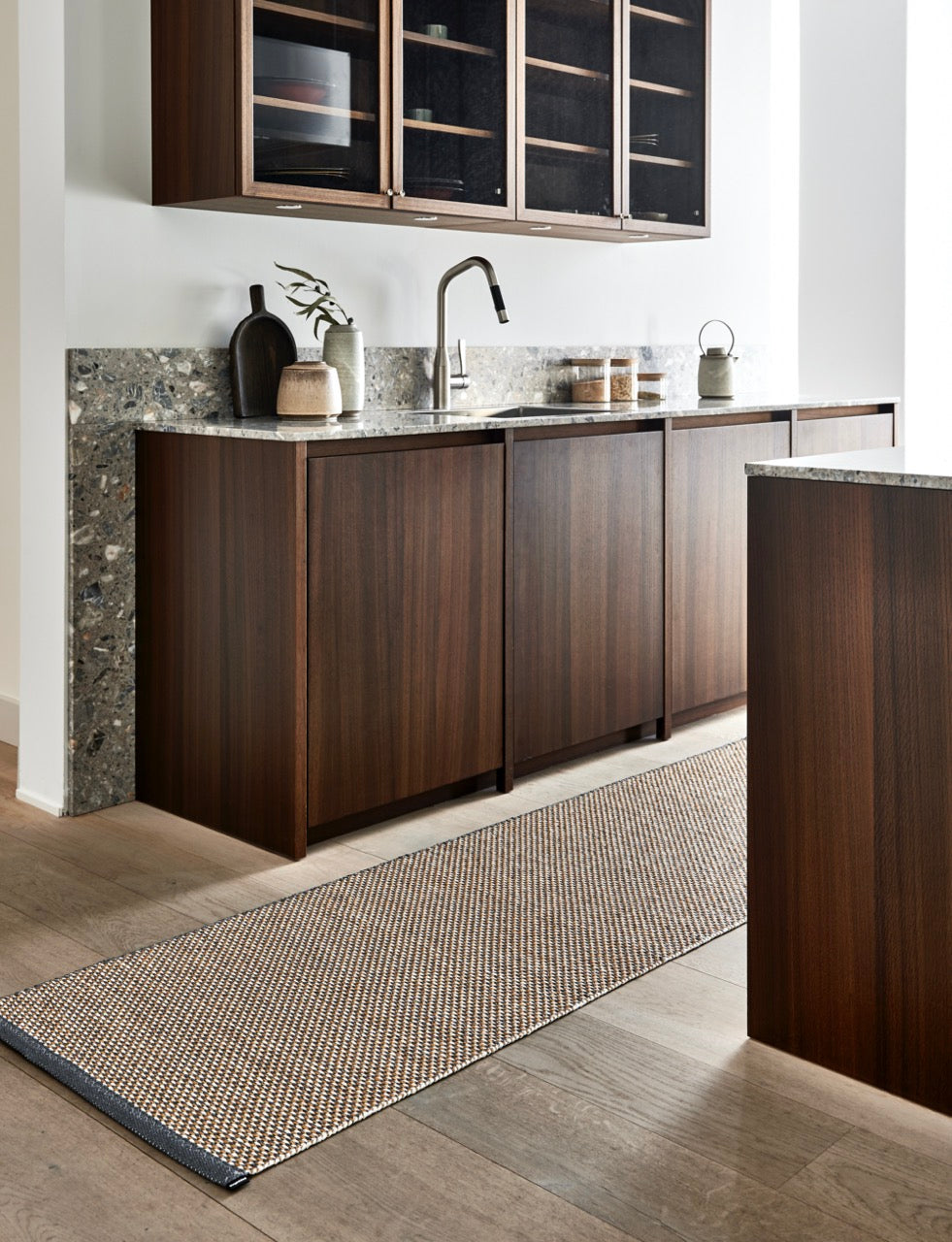 Pappelina-Effi-Teppich-Granit Ochre Vanilla