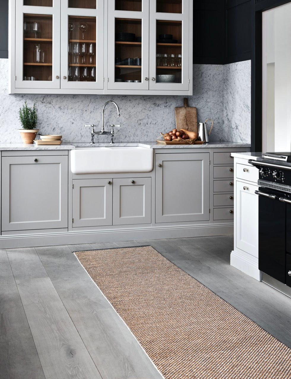 Pappelina-Effi-Teppich-Granit Ochre Vanilla