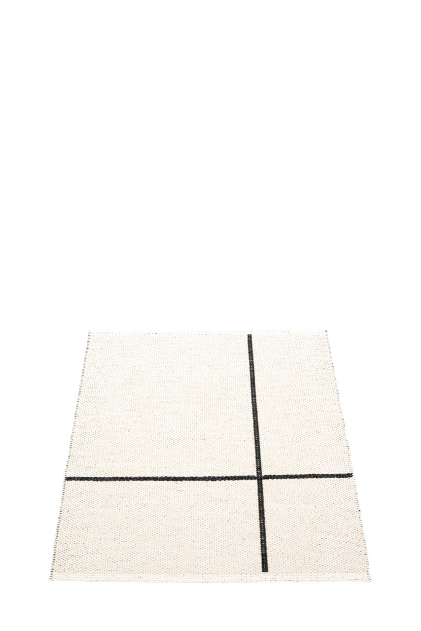 Pappelina-Teppich-Fred-Black