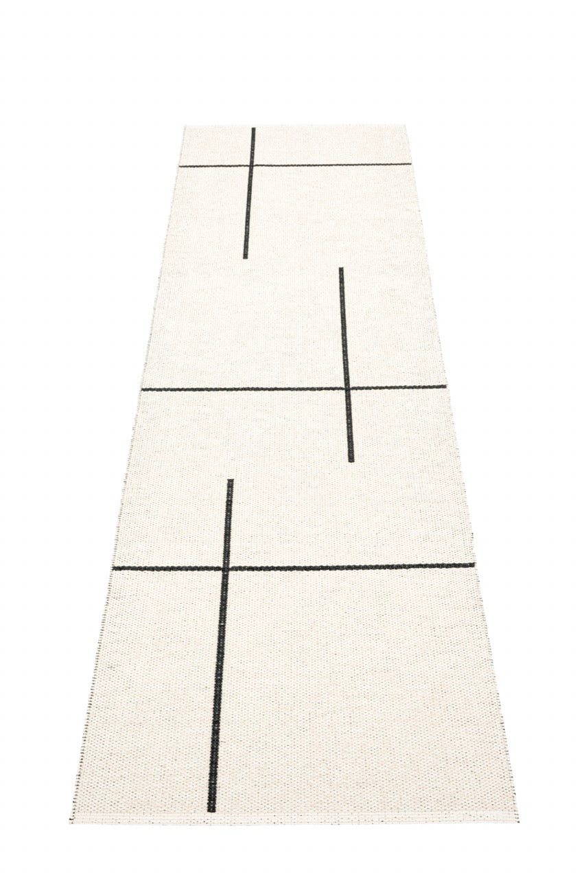 Pappelina-Teppich-Fred-Black