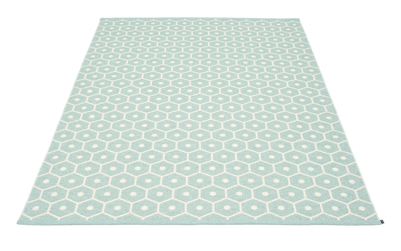Pappelina-Teppich-Honey-Pale-Turquoise-Vanilla