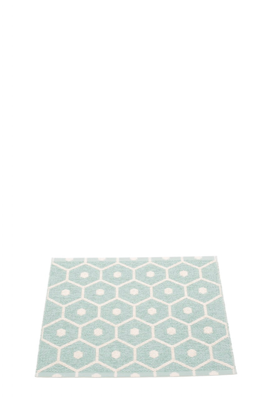 Pappelina-Teppich-Honey-Pale-Turquoise-Vanilla