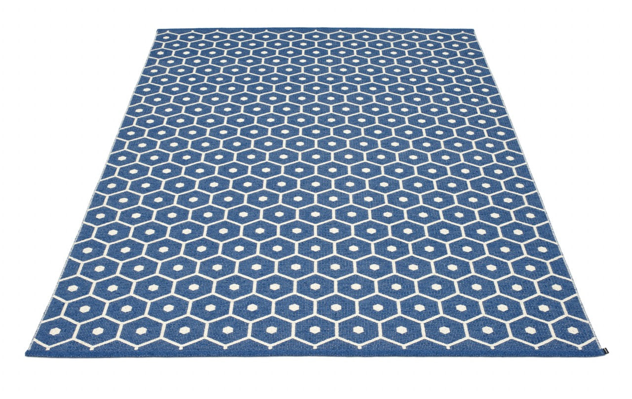 Pappelina-Teppich-Honey-Denim-Vanilla