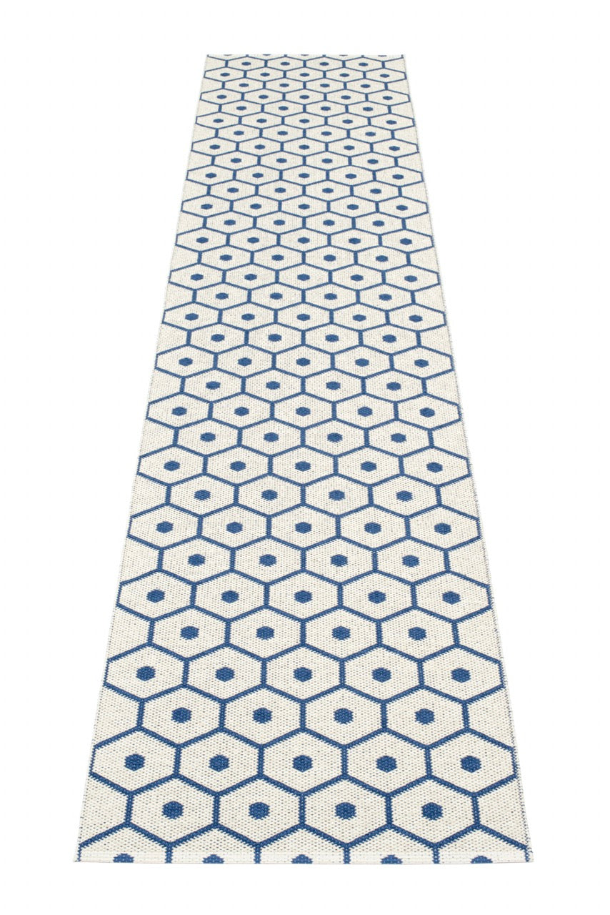 Pappelina-Teppich-Honey-Denim-Vanilla