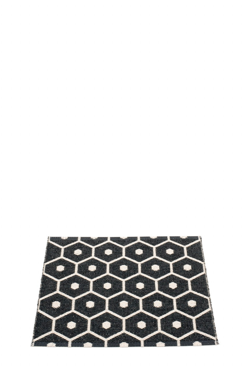 Tapis Pappelina Miel Noir Vanille
