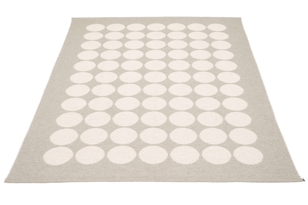 Pappelina-Hugo-Linen-Carpet