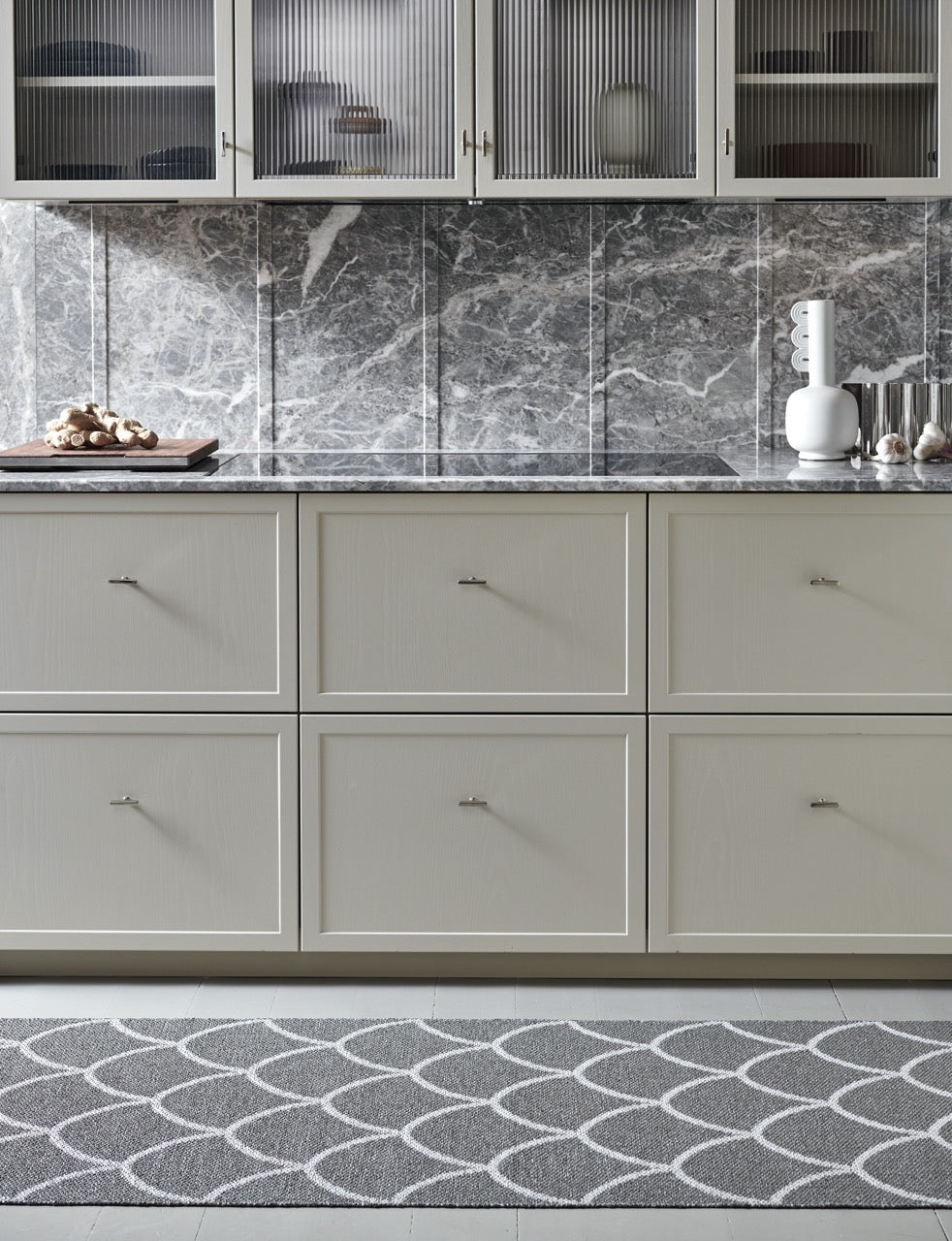 Pappelina-Teppich-Kotte-Charcoal-Warm-Grey