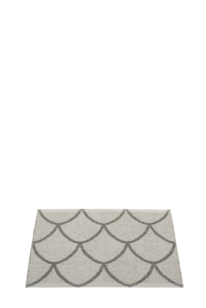 Pappelina-Teppich-Kotte-Charcoal-Warm-Grey