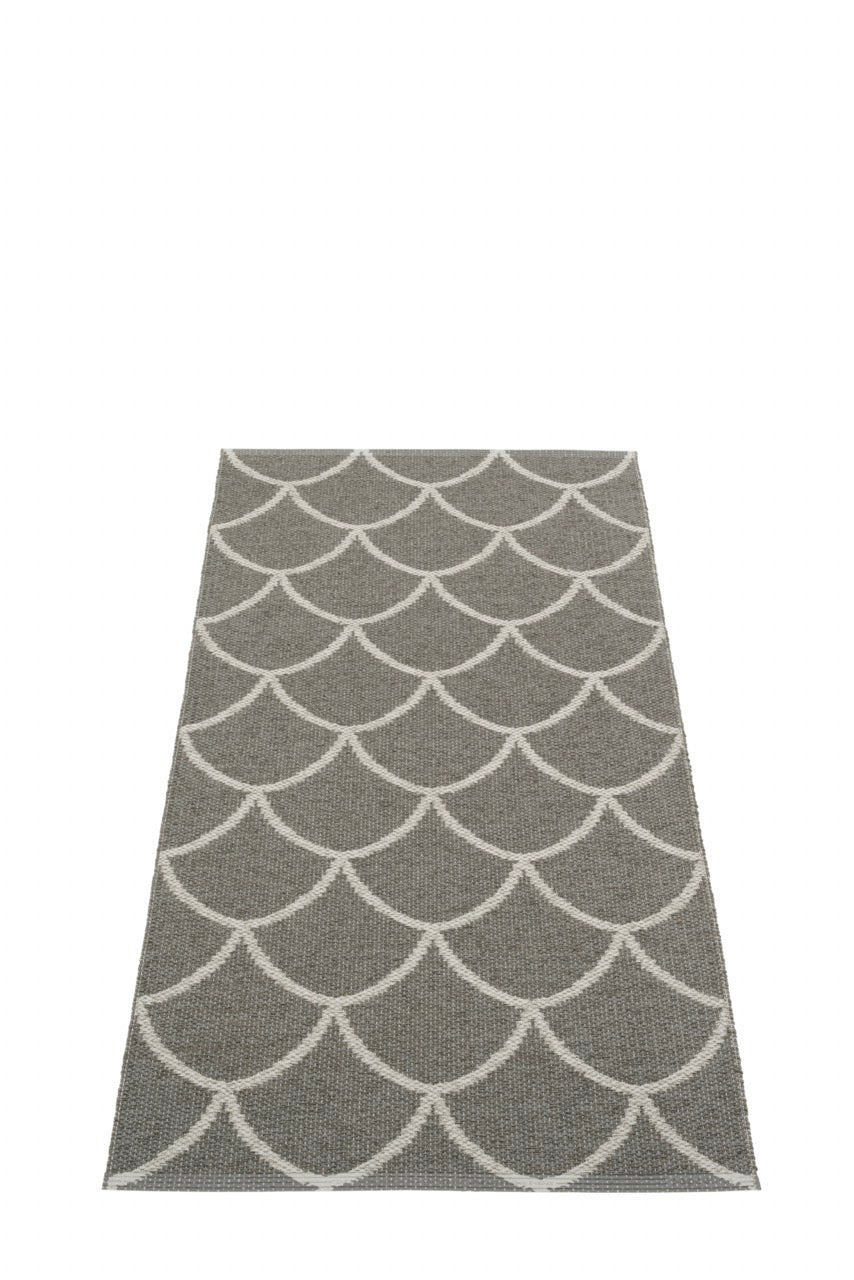 Pappelina-Teppich-Kotte-Charcoal-Warm-Grey