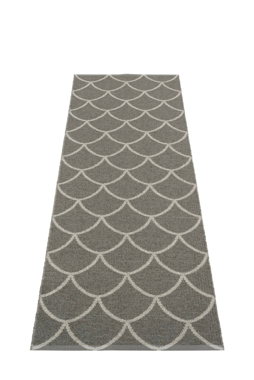 Pappelina-Teppich-Kotte-Charcoal-Warm-Grey
