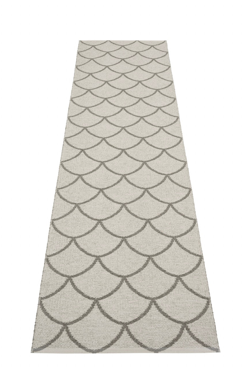 Pappelina-Teppich-Kotte-Charcoal-Warm-Grey