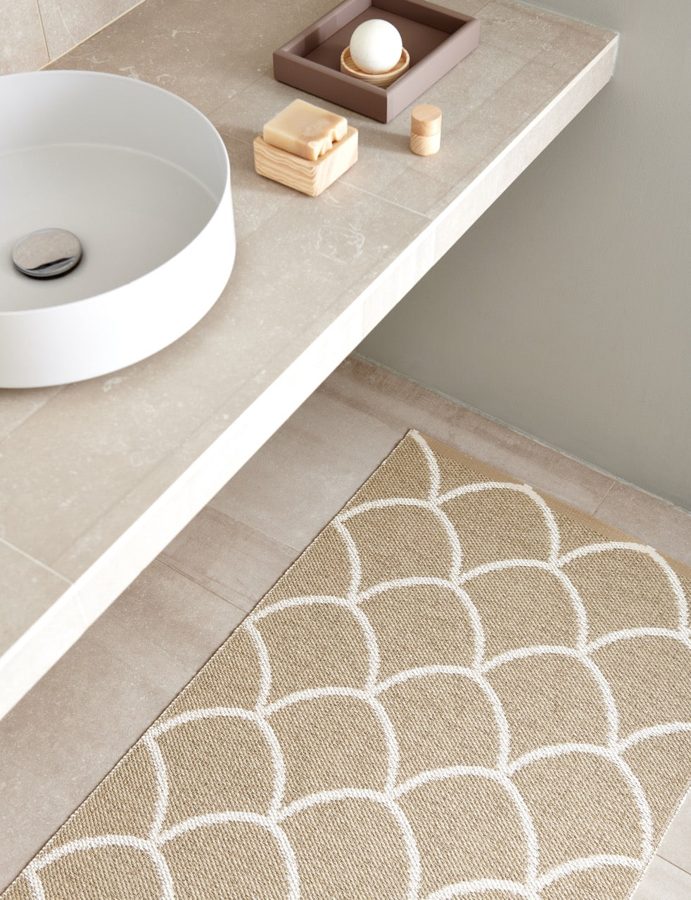 Pappelina-Teppich-Kotte-Sand-Vanilla