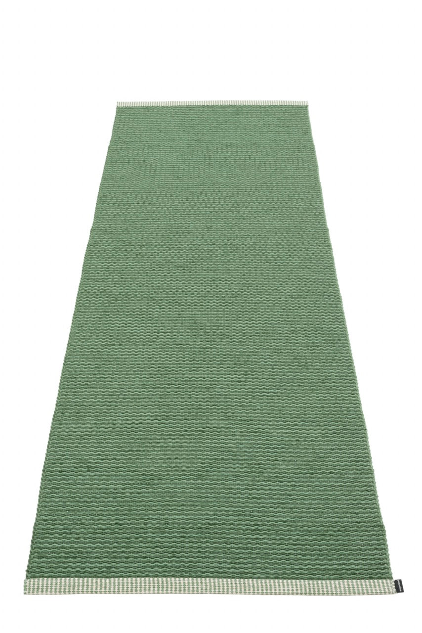 Pappelina-Teppich-Mono-oregano-leaf