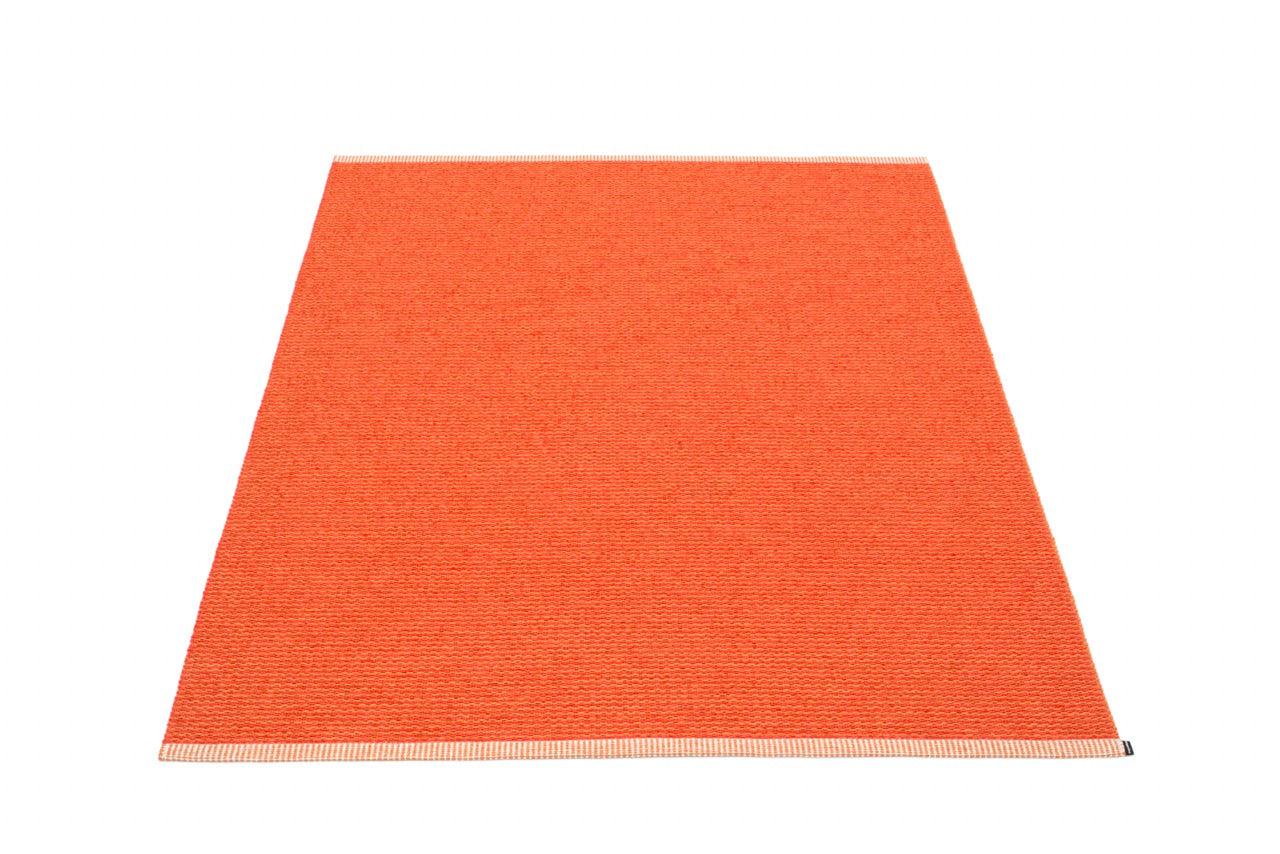 Pappelina-Teppich-Mono-Pale Orange-Coral Red