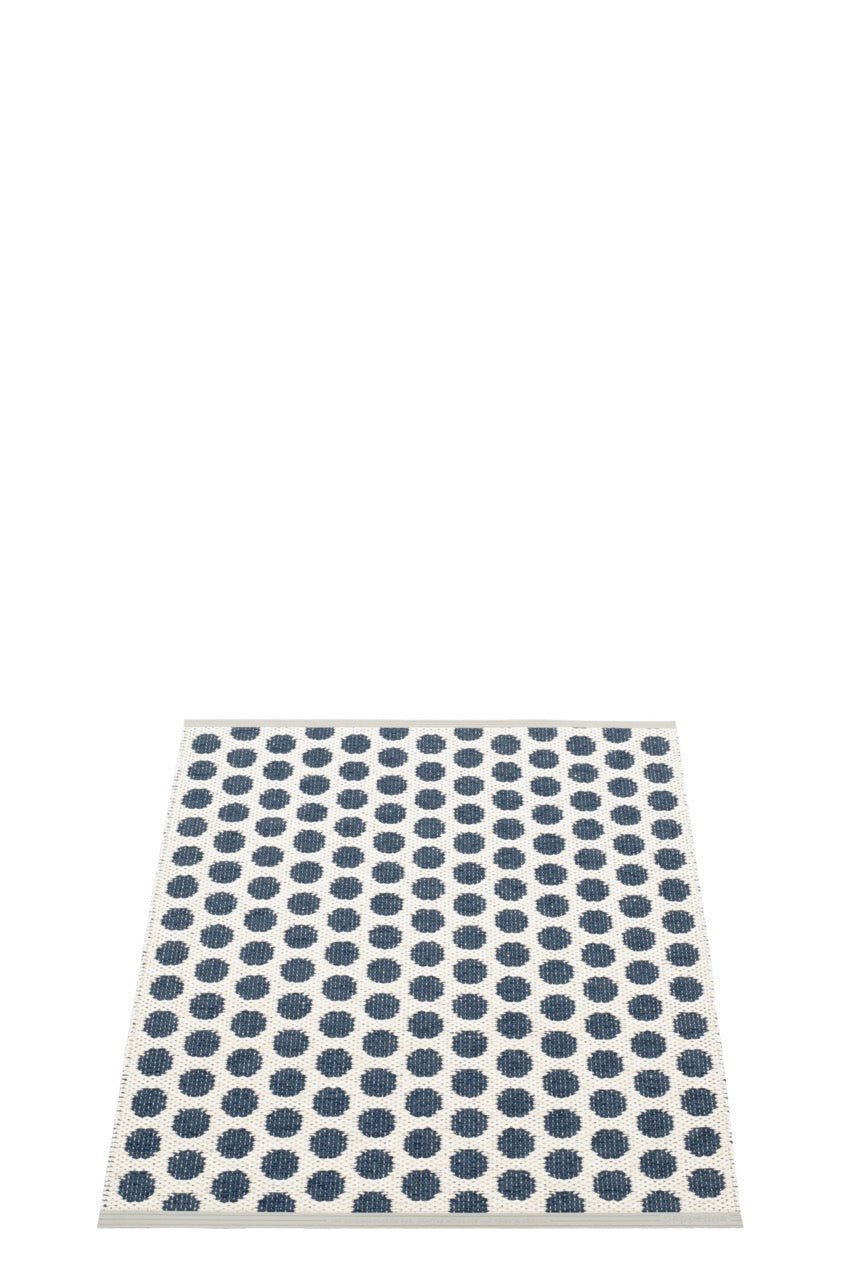Pappelina-Teppich-Noa-Dark Blue Vanilla Warm Grey Edge