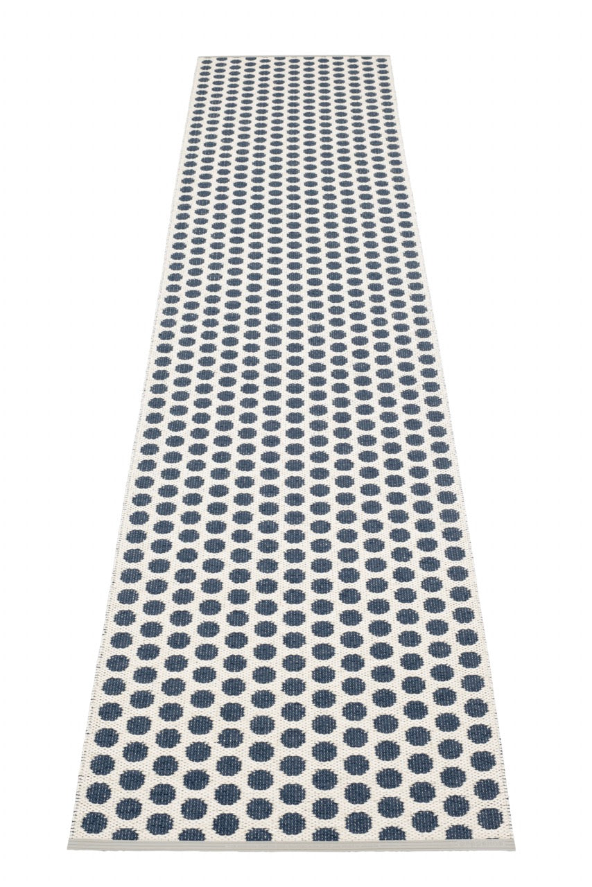 Pappelina-Teppich-Noa-Dark Blue Vanilla Warm Grey Edge