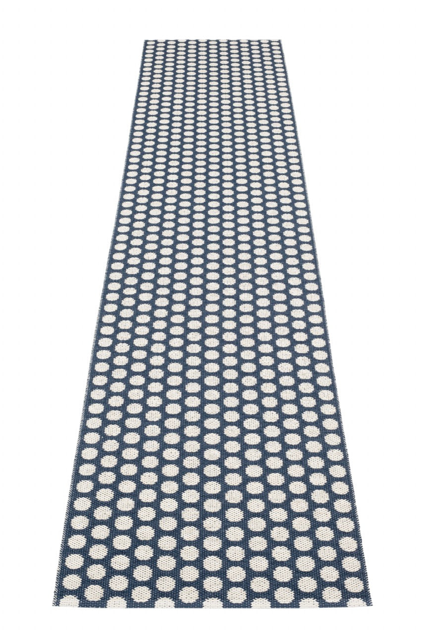 Pappelina-Teppich-Noa-Dark Blue Vanilla Warm Grey Edge