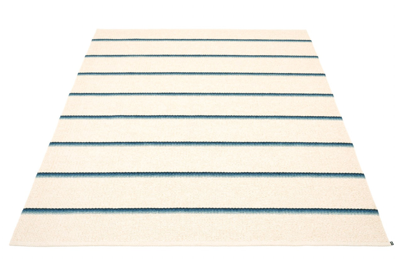 Pappelina-Olle-blue-vanilla-carpet