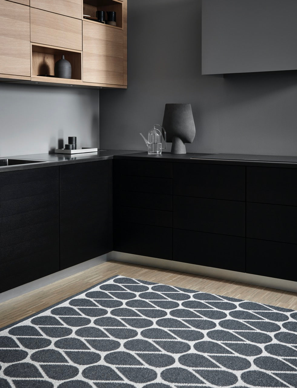 Pappelina-Teppich-Otis-Granit-Fossil-Grey