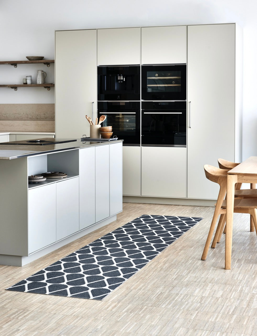 Pappelina-Teppich-Otis-Granit-Fossil-Grey