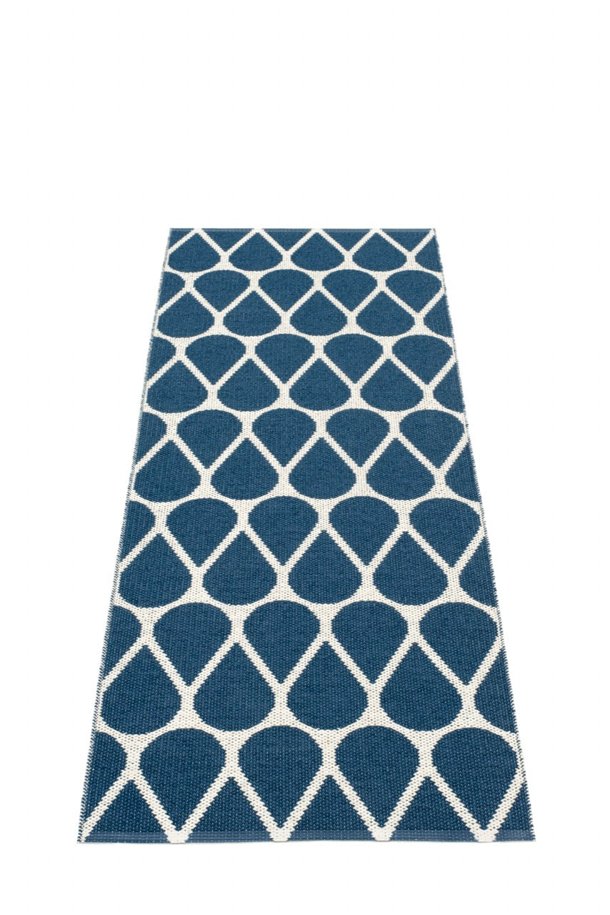 Pappelina-Teppich-Otis-ocean-blue-vanilla