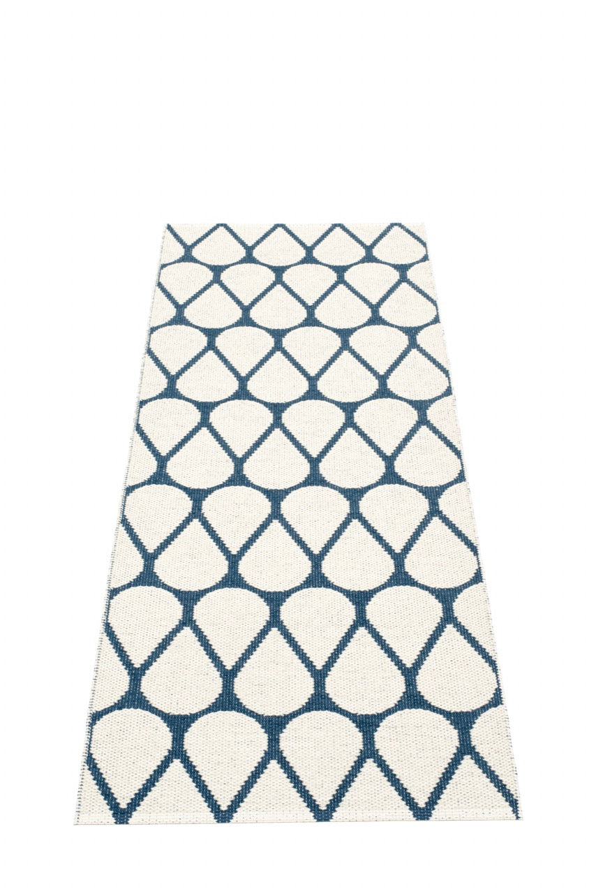 Pappelina-Teppich-Otis-ocean-blue-vanilla