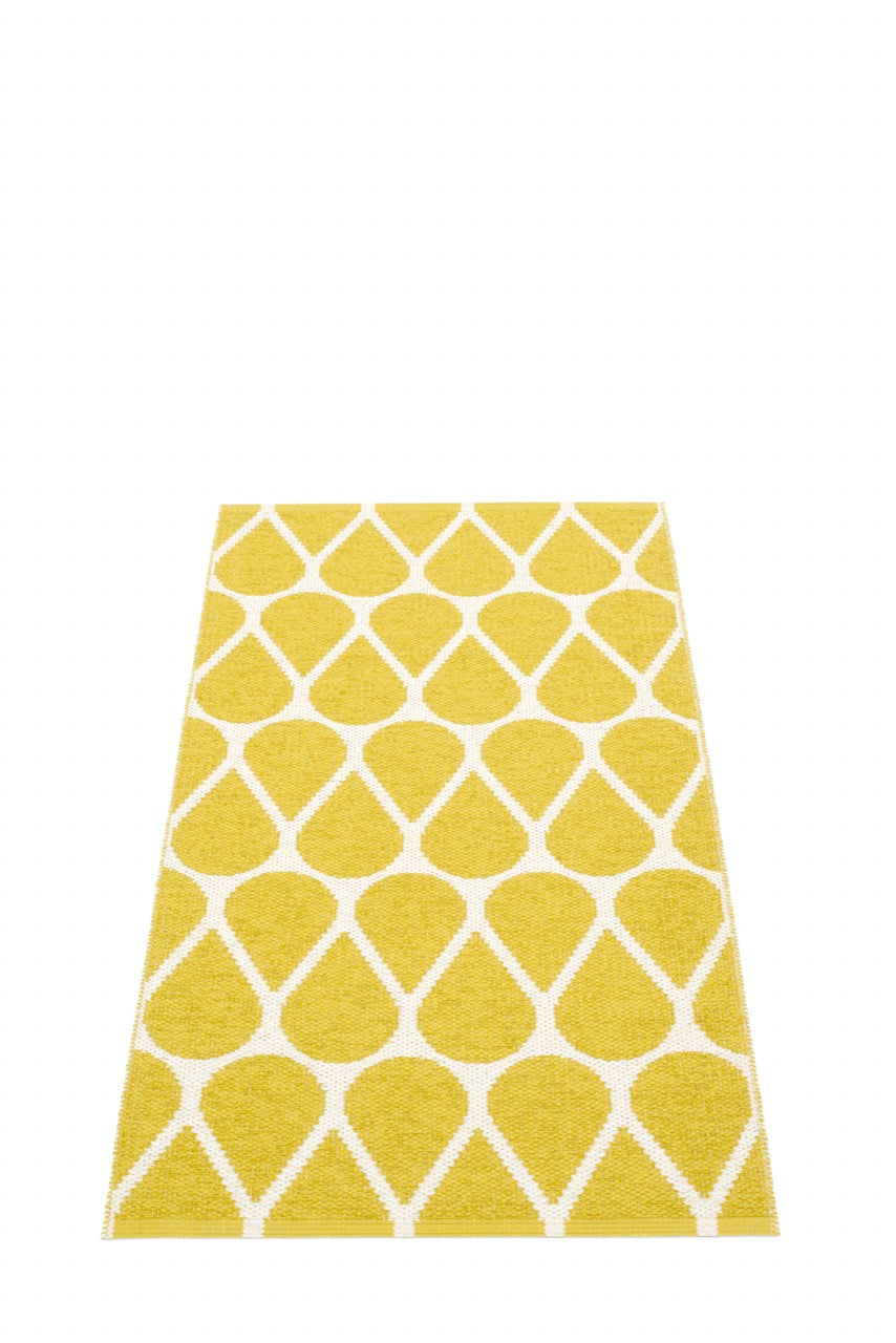 Pappelina-Teppich-Otis-mustard-vanilla