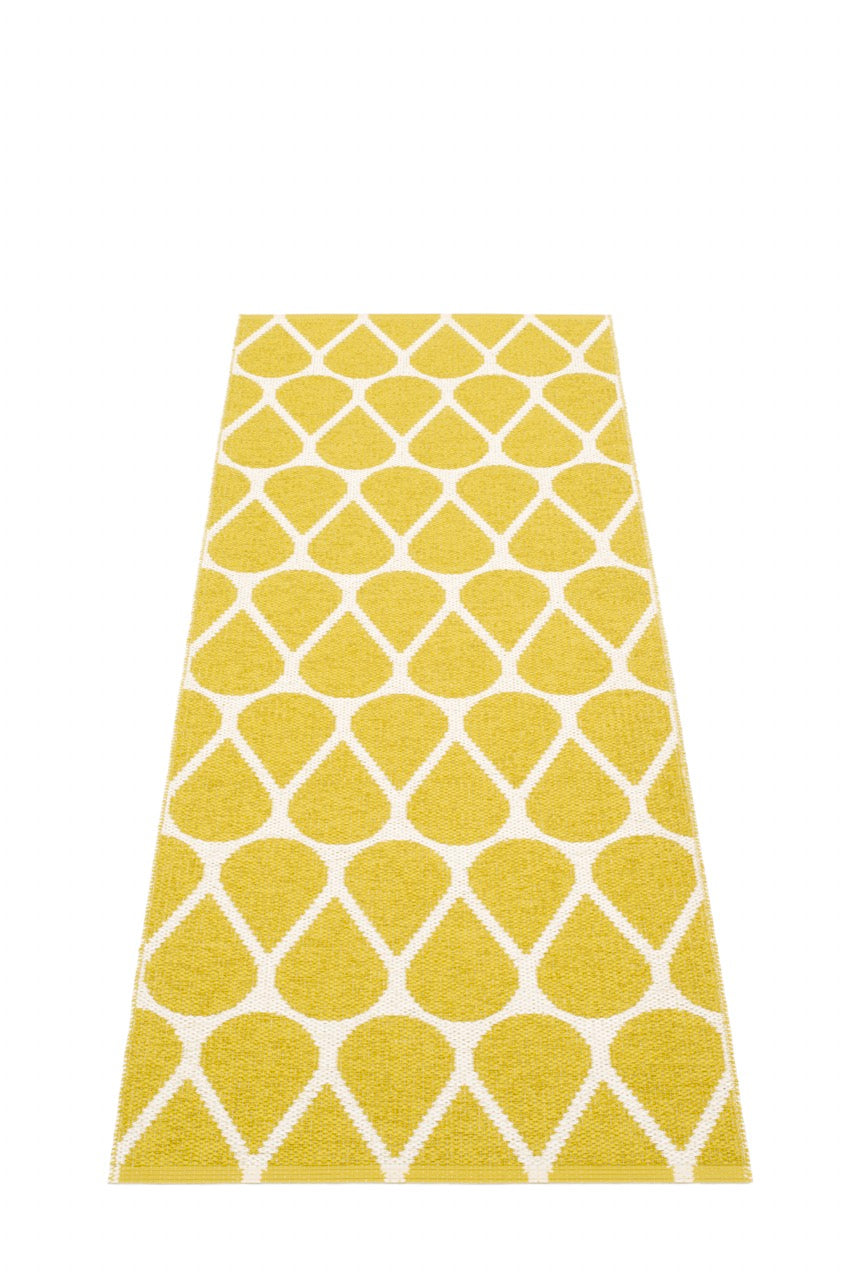 Pappelina-Teppich-Otis-mustard-vanilla