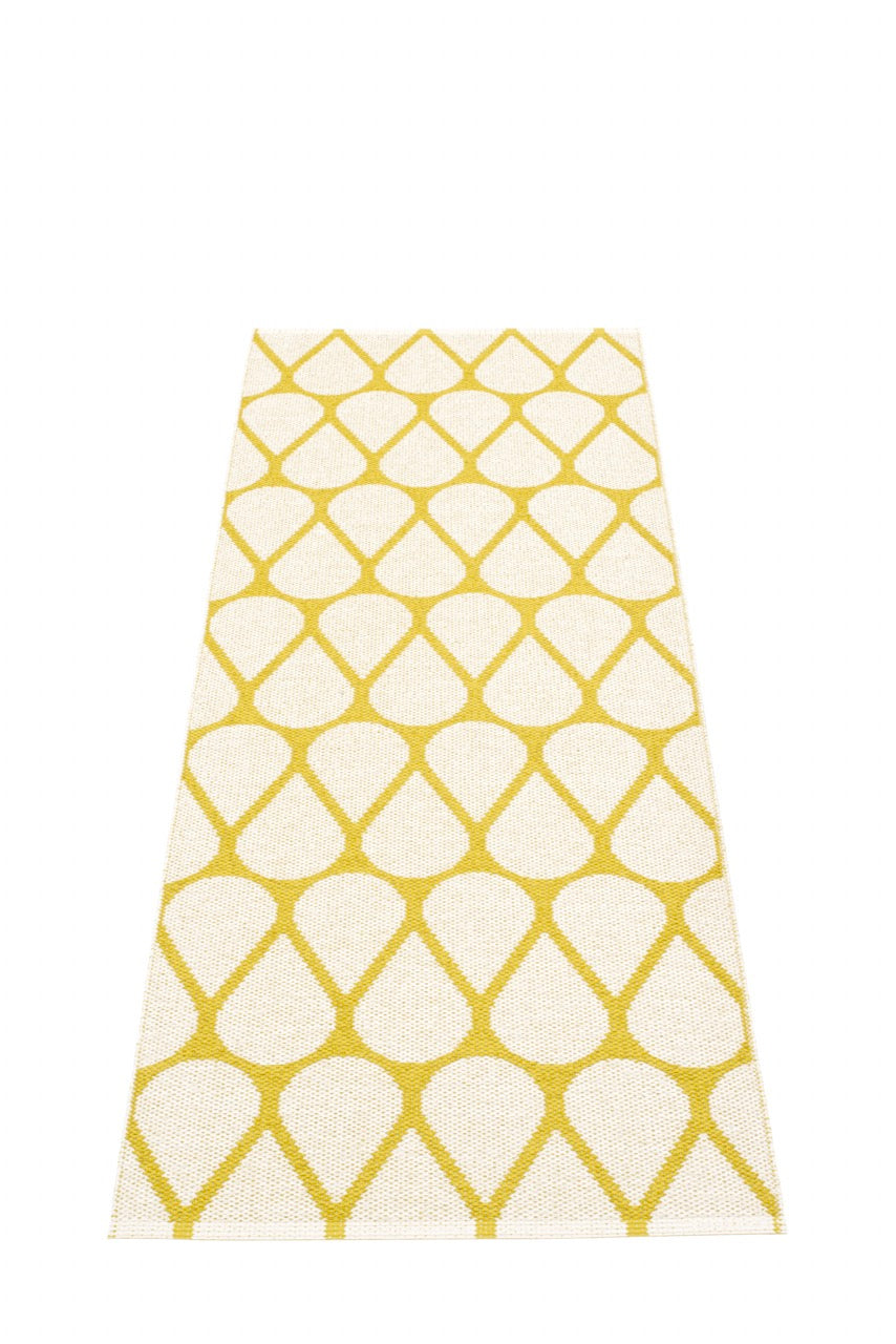 Pappelina-Teppich-Otis-mustard-vanilla