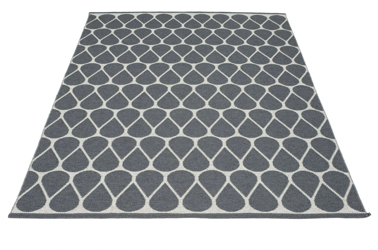 Pappelina-Teppich-Otis-Granit-Fossil-Grey