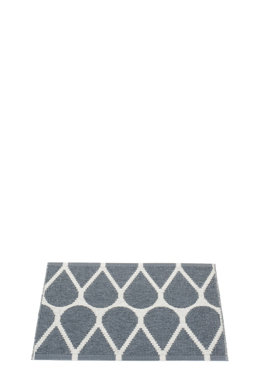 Pappelina-Teppich-Otis-Granit-Fossil-Grey