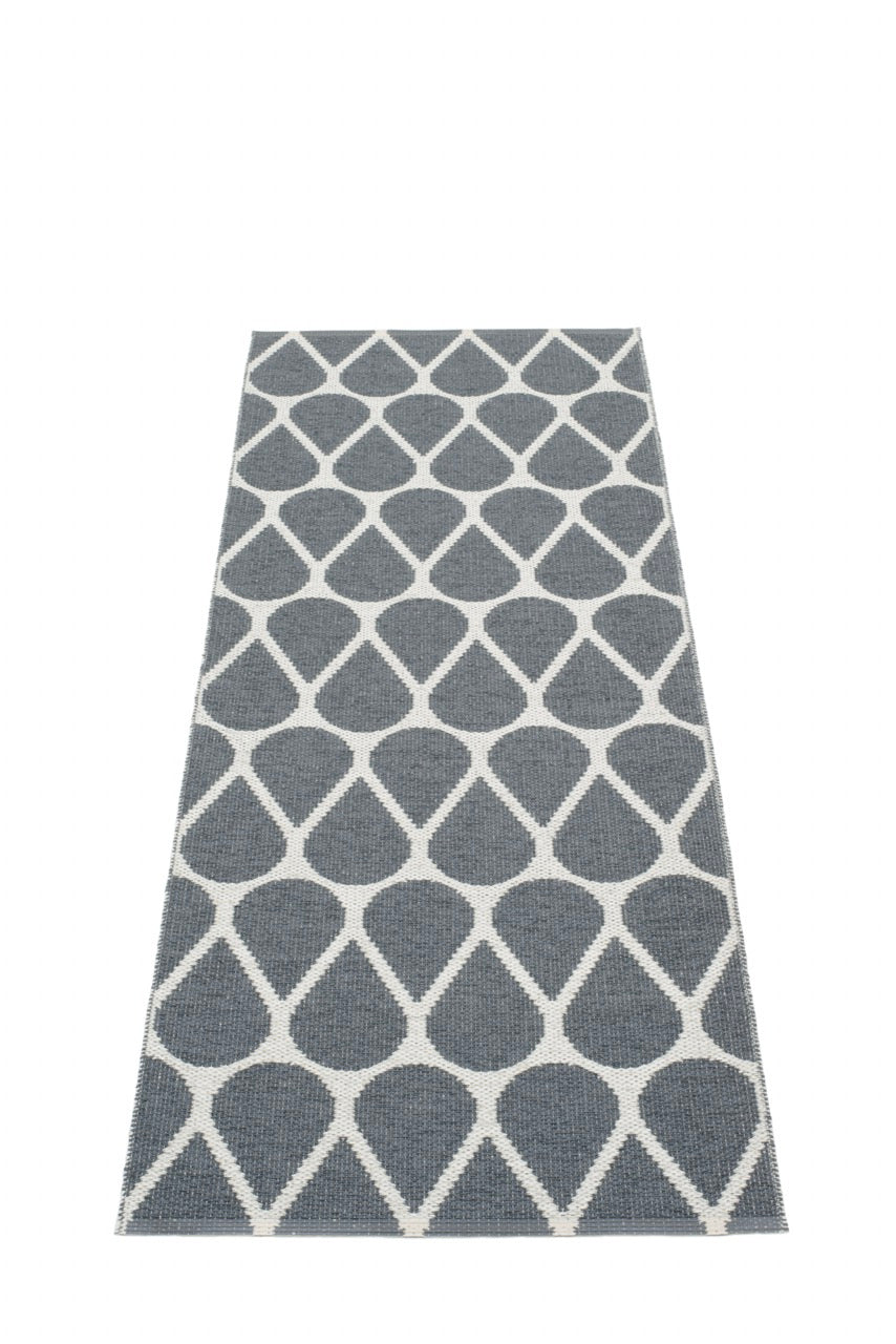 Pappelina-Teppich-Otis-Granit-Fossil-Grey