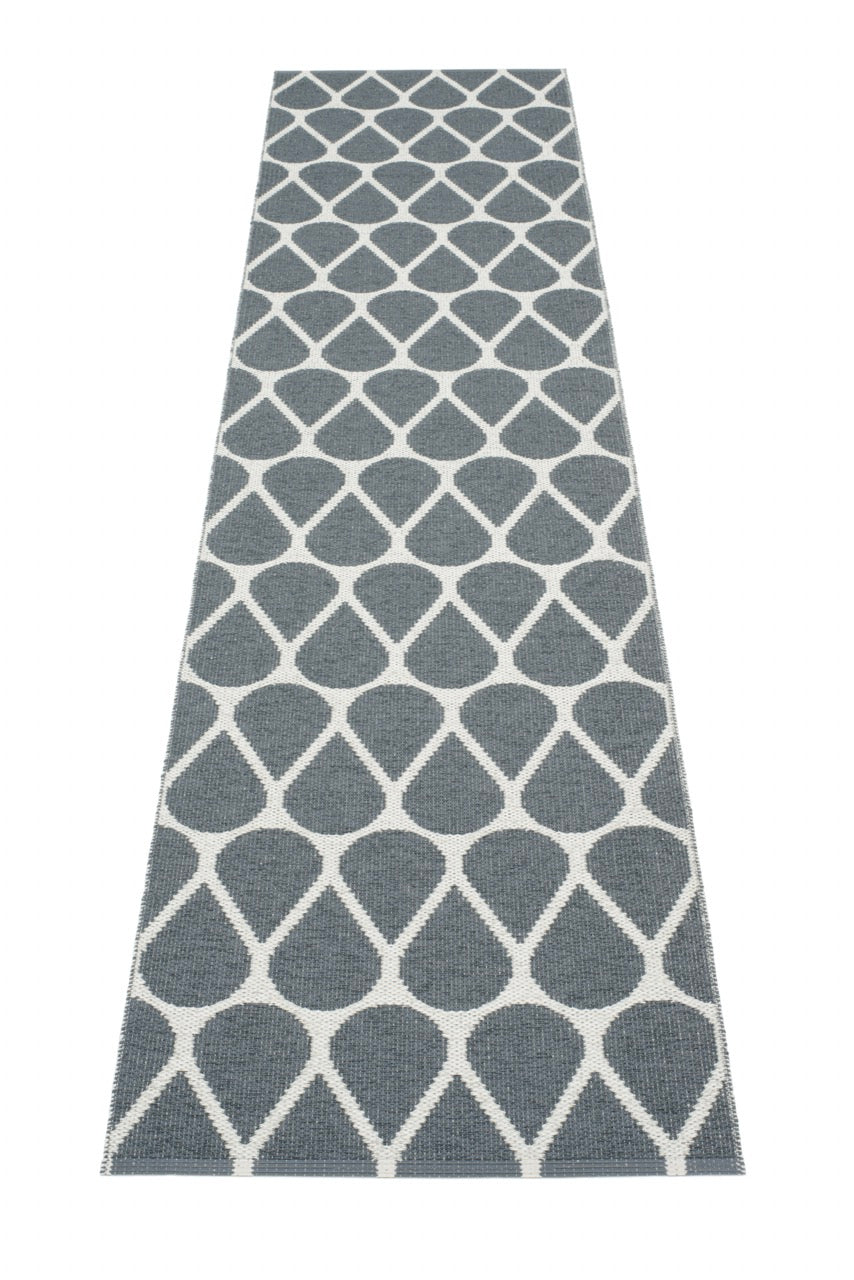 Pappelina-Teppich-Otis-Granit-Fossil-Grey