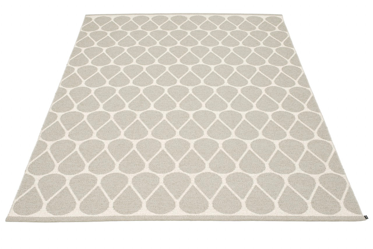 Pappelina-Teppich-Otis-linen-vanilla