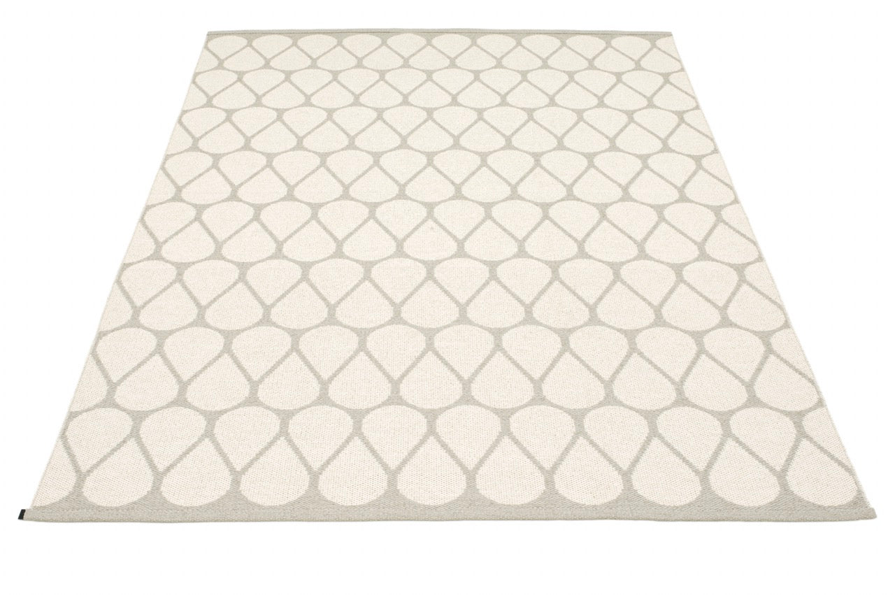 Pappelina-Teppich-Otis-linen-vanilla