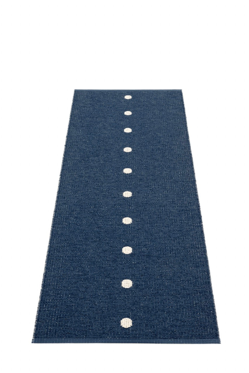 Pappelina-Peg-Dark-blue-vanilla-Carpet