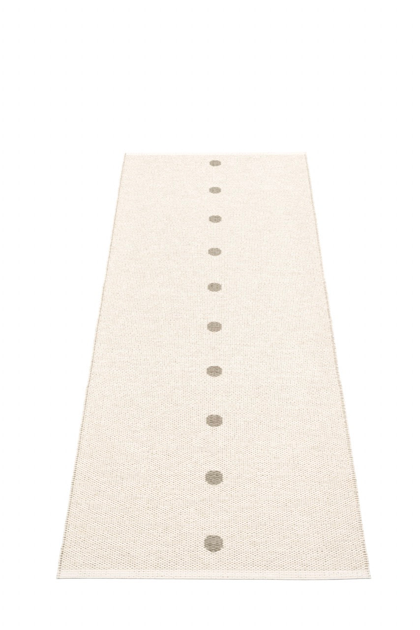 Pappelina-Peg-Dark-Linen-Carpet