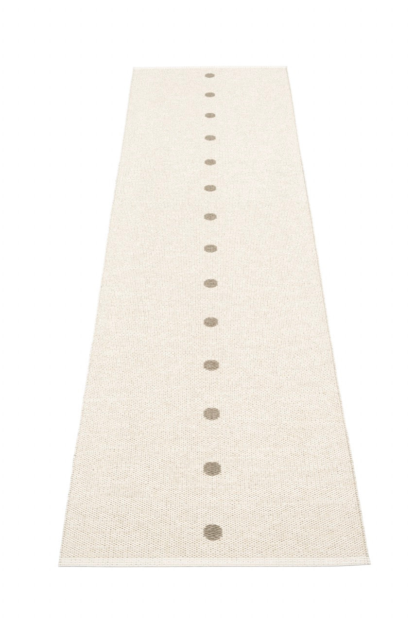 Pappelina-Peg-Dark-Linen-Carpet