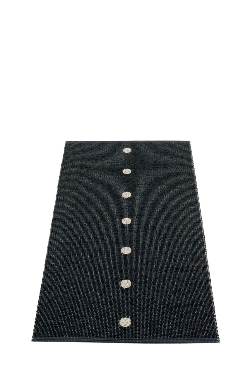 Pappelina-Peg-Black-Carpet