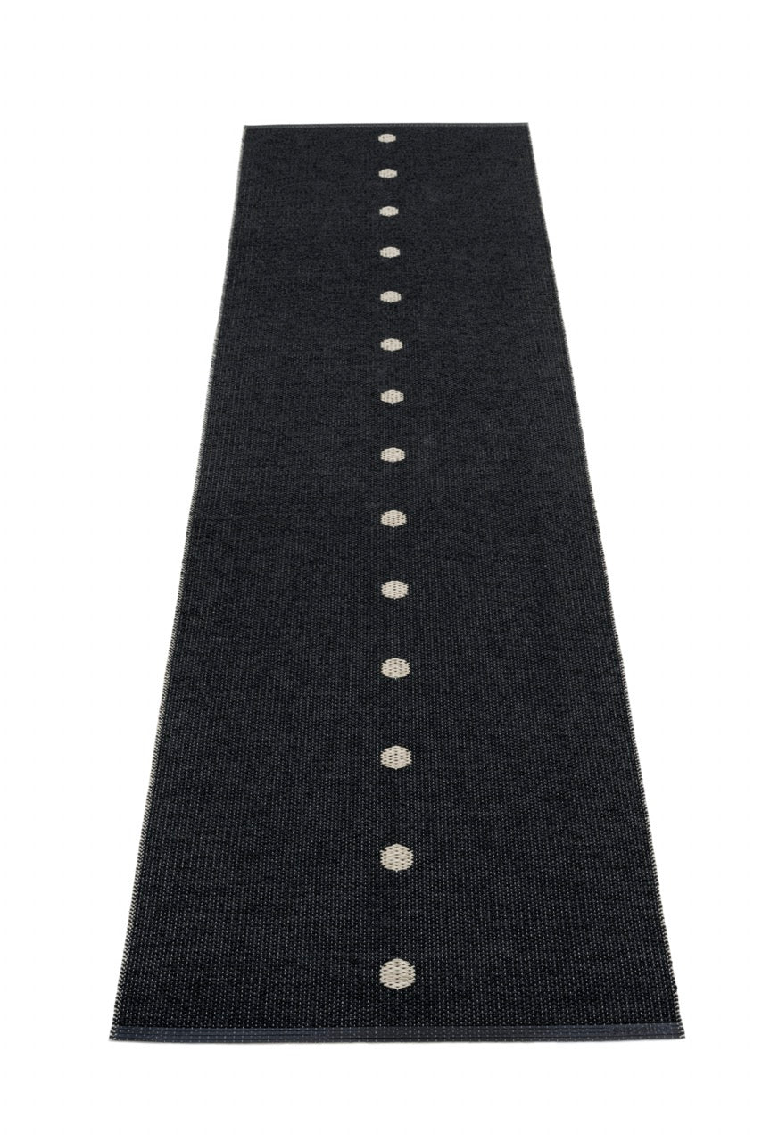 Pappelina-Peg-Black-Carpet