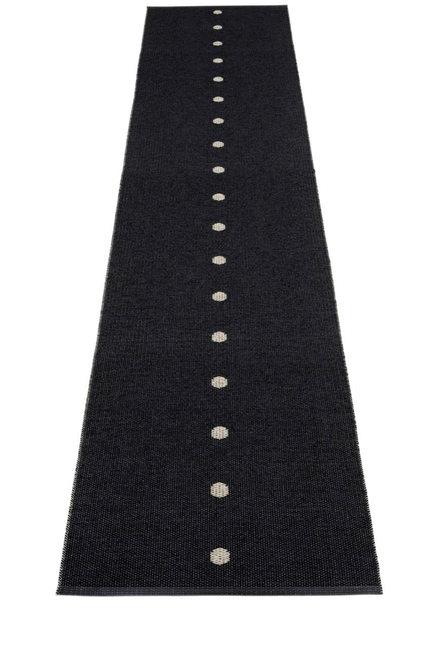 Pappelina-Peg-Black-Carpet