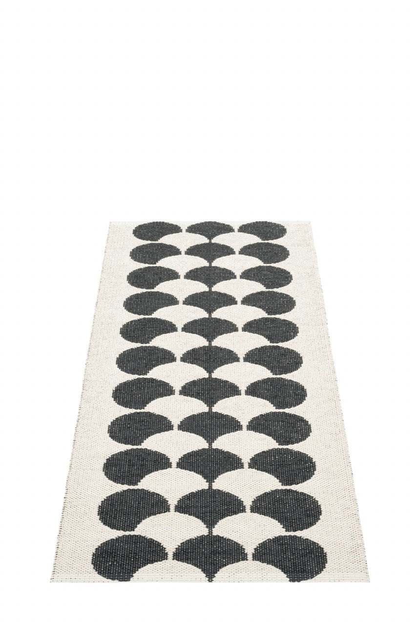 Pappelina-Poppy-Bio-Edition-black-Carpet