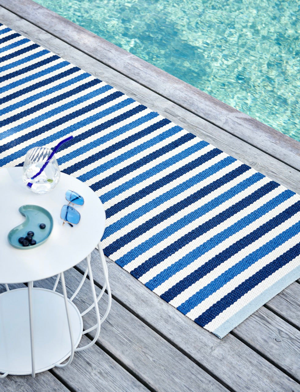 Pappelina-Carpet-Denim-Dark-blue-vanilla