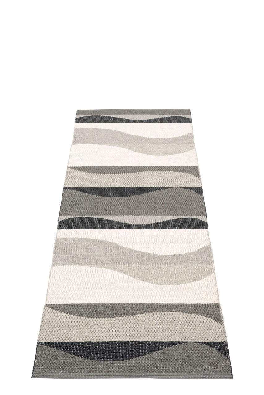 Pappelina-Urvi-Carpet-Metal