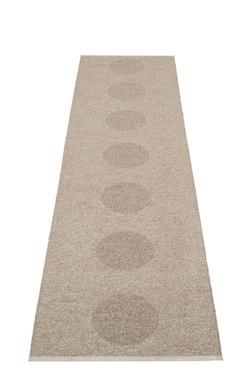 Pappelina-Vera-2.0-Dark-Linen-Carpet