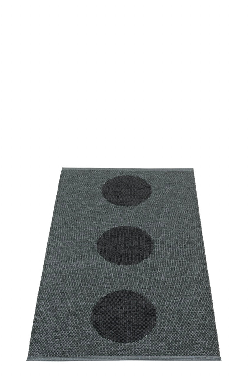 Pappelina-Vera-2.0-black-carpet